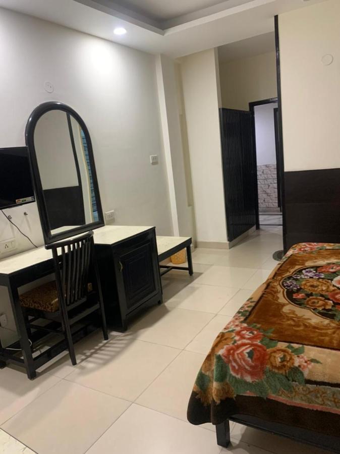Hotel Raman'S Jagādhri Dış mekan fotoğraf