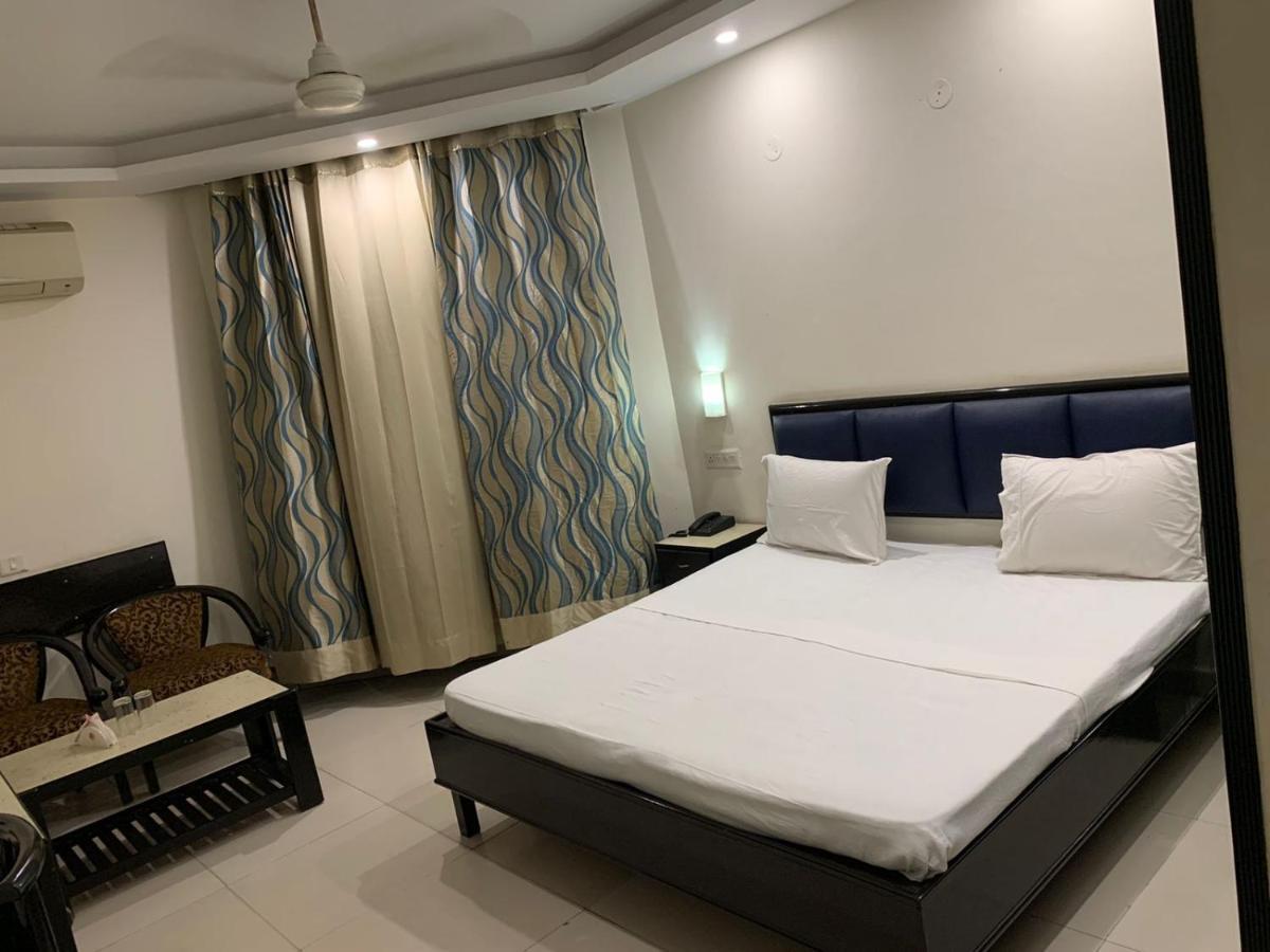 Hotel Raman'S Jagādhri Dış mekan fotoğraf