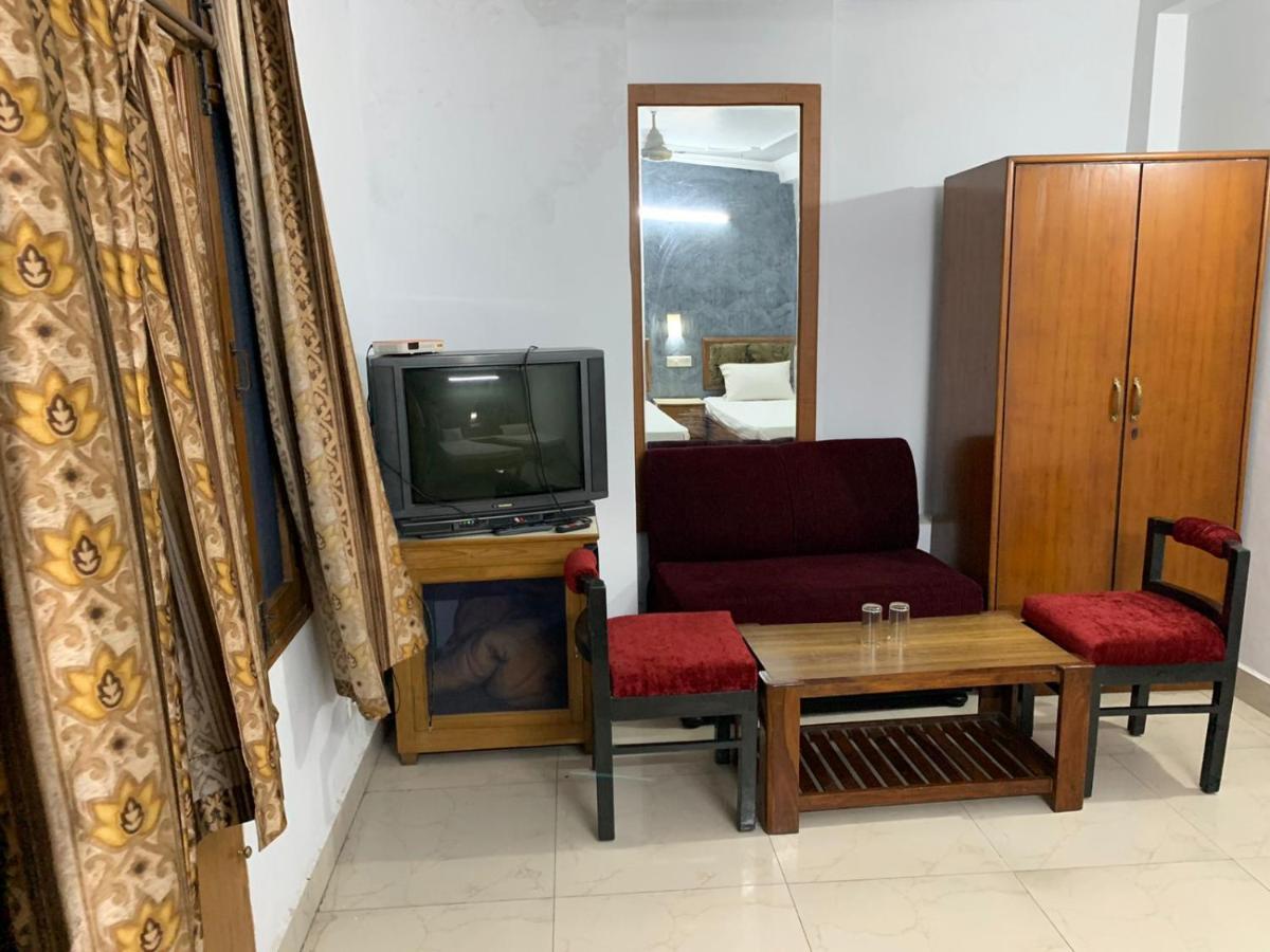 Hotel Raman'S Jagādhri Dış mekan fotoğraf