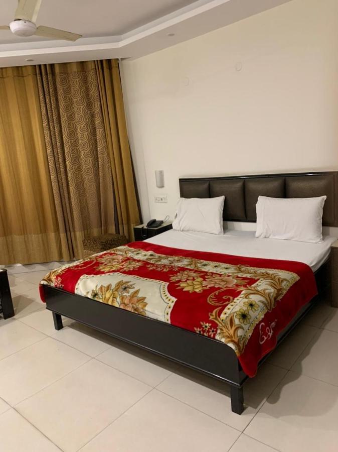 Hotel Raman'S Jagādhri Dış mekan fotoğraf