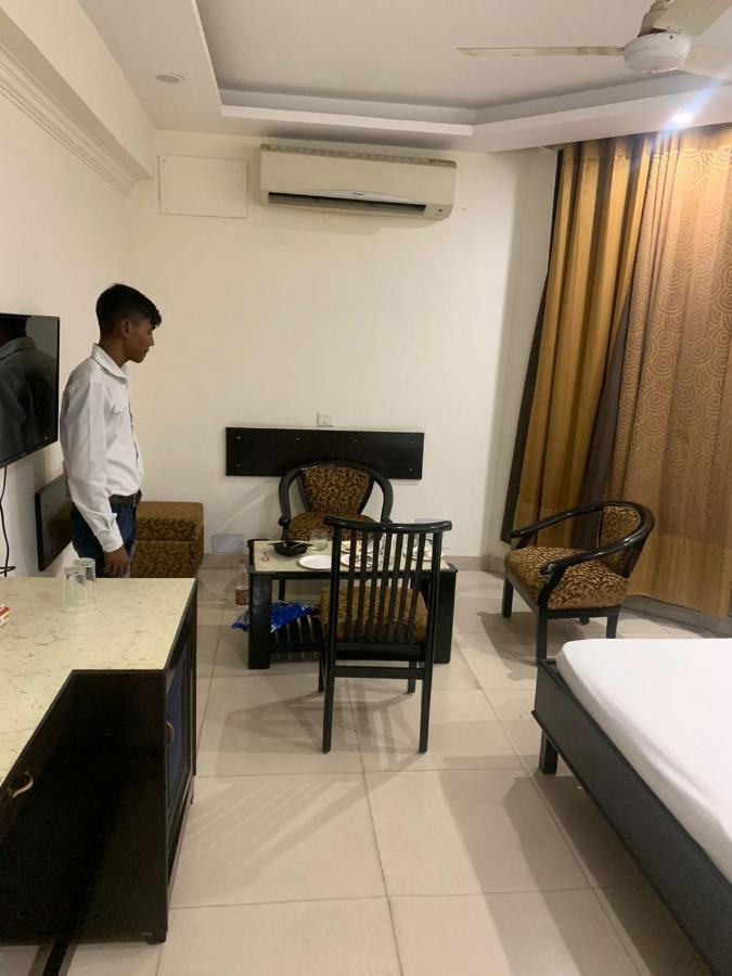 Hotel Raman'S Jagādhri Dış mekan fotoğraf