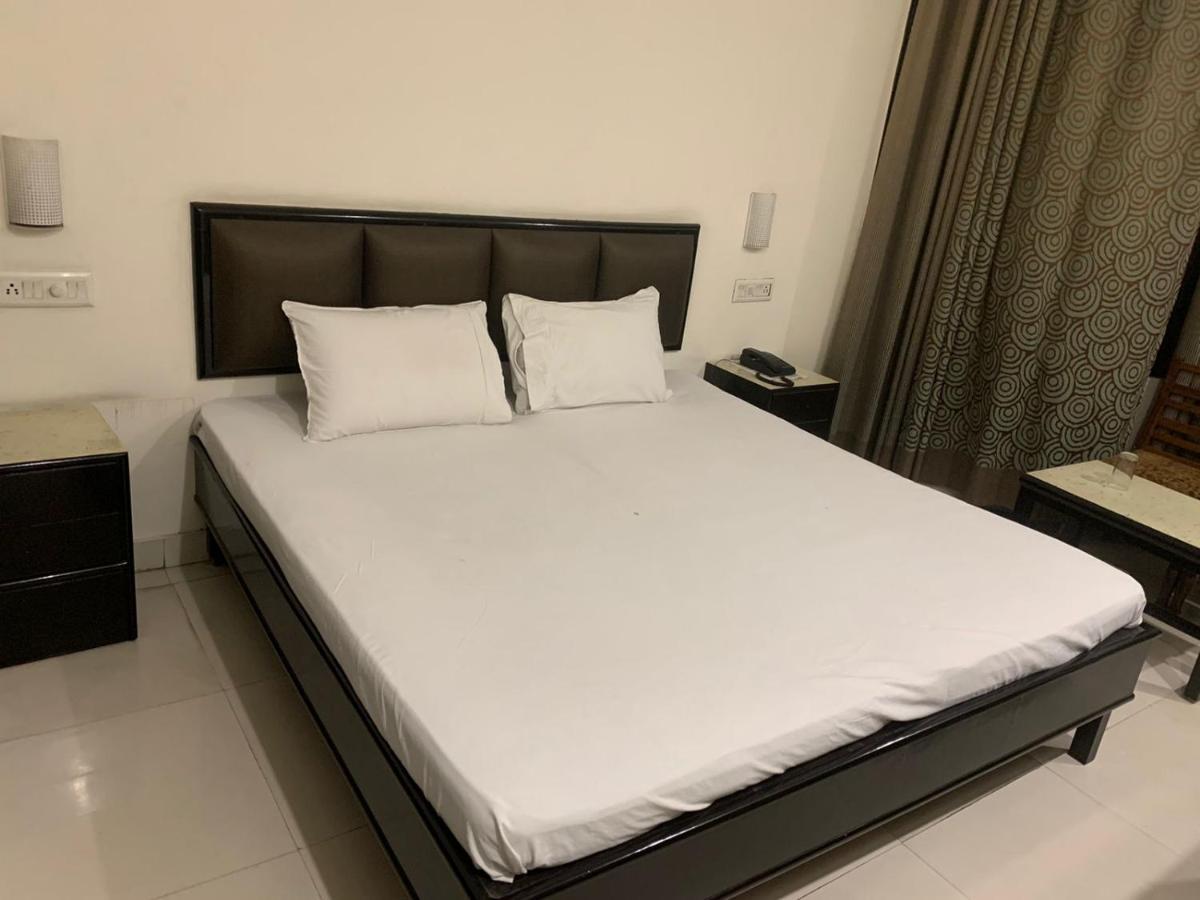 Hotel Raman'S Jagādhri Dış mekan fotoğraf