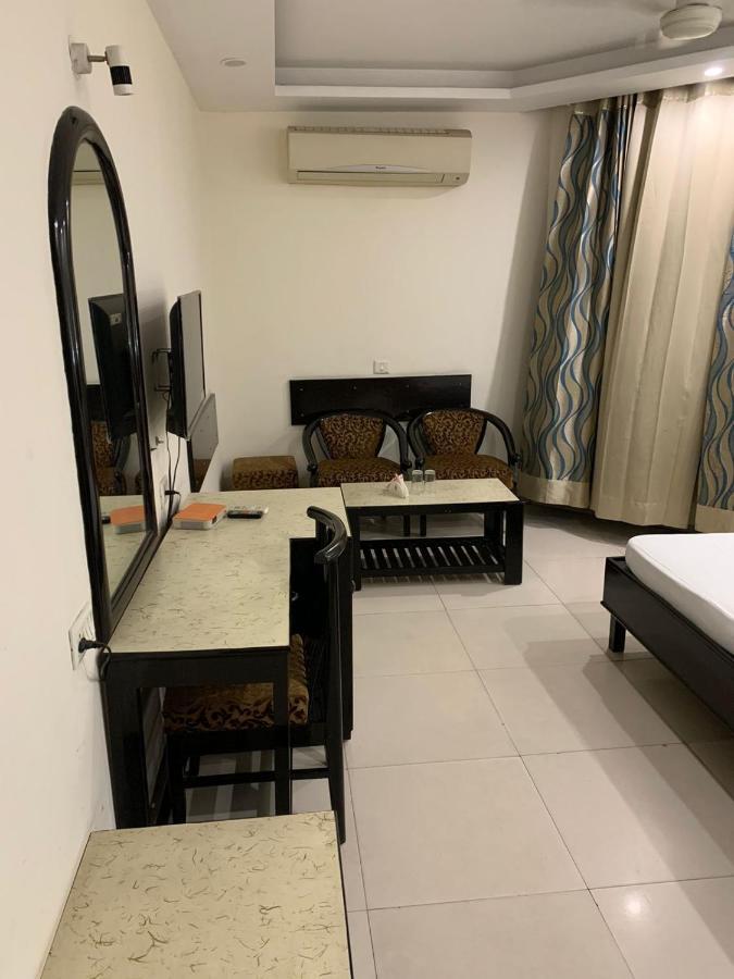 Hotel Raman'S Jagādhri Dış mekan fotoğraf